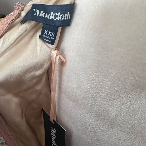 NWTs ModCloth V Neck Silky Pleated Maxi Gown Size XXS - Picture 6 of 6